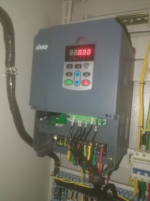 “變頻技術是如何應用拉絲機上的？”