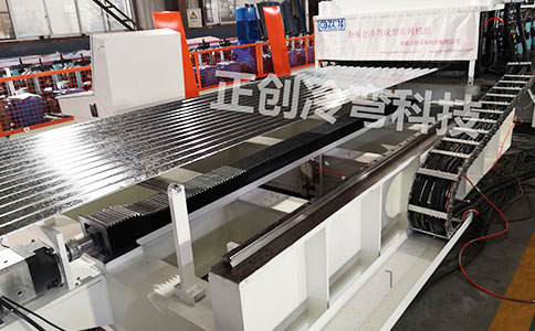 面對(duì)不同種類(lèi)的汽車(chē)車(chē)廂板設(shè)備，企業(yè)怎么選購(gòu)呢