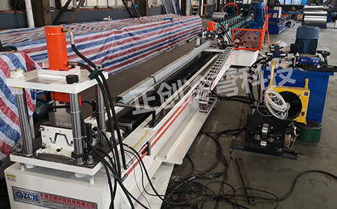 鋼板倉(cāng)立柱設(shè)備